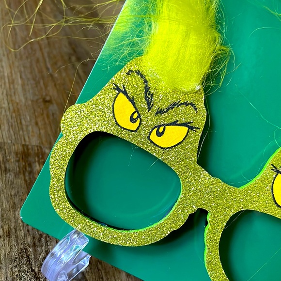 Grinch Glasses - Picture 2 of 4